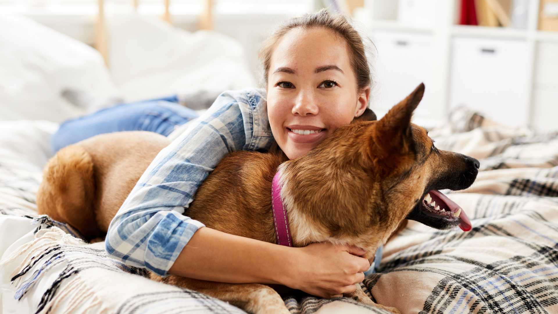 chien avec sa maîtresse